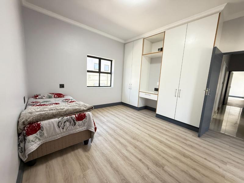 5 Bedroom Property for Sale in Tafelzicht Western Cape